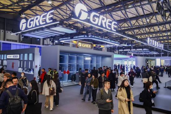 真技术驱动变革；格力AI创新点亮家居未来。