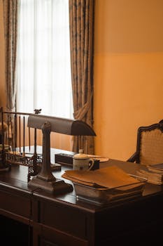 农村土地承包关系保持稳定；第二轮到期后延长承包期三十年，试点工作有序推进。