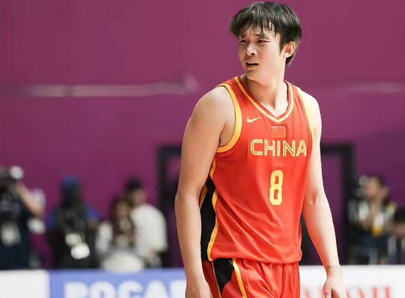  从丁神巅峰到无奈告别；丁彦雨航八年抗争，终选择新起点。 体育新闻