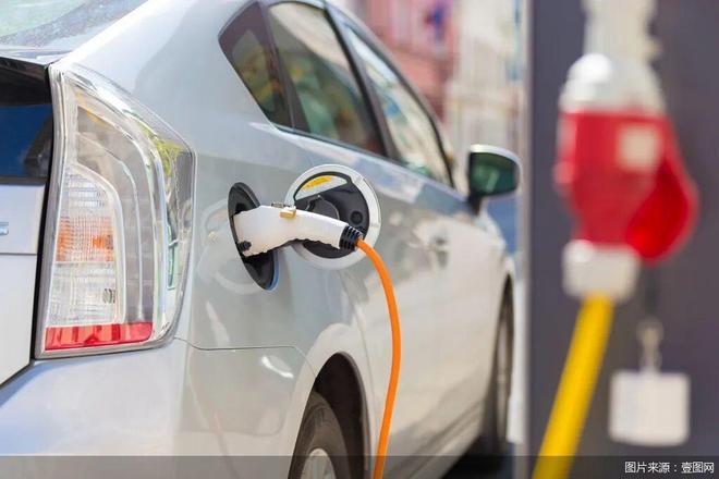 新能源车险定价机制持续演进，自主系数区间扩围至0.55—1.45；多方合力破解“贵与亏”难题，开启精准保障新时代。