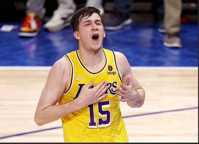  一个人撑起一支球队，却在最关键的时刻倒下了 体育新闻