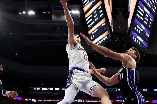  一个人撑起一支球队，却在最关键的时刻倒下了 体育新闻