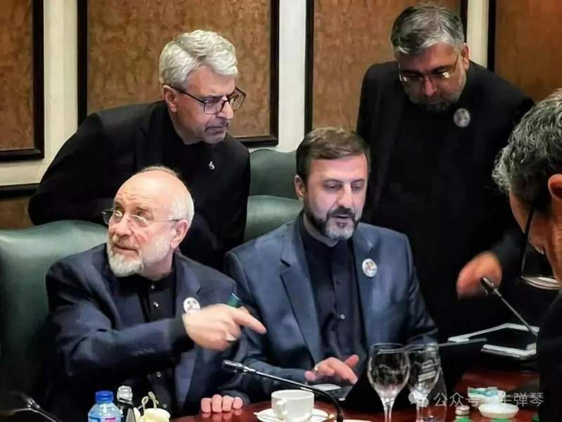  当"最强霸王"遇上"最硬骨头"：霍尔木兹海峡困局的平民叙事 新闻