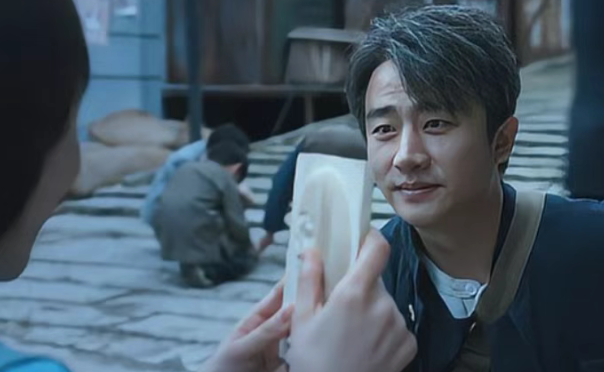  《瞄准》：狙击镜下的叙事实验，谍战类型的新坐标 影视小说