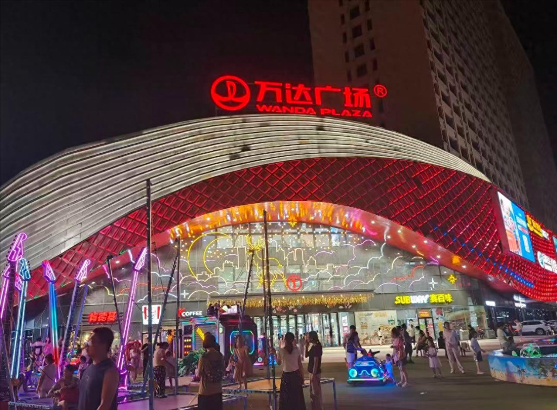  《近百万投入打了水漂：一位小商户在万达广场的三年噩梦》 新闻