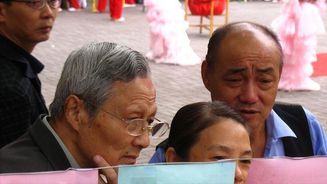 黄昏恋的博弈:七旬老人相亲背后的保险考验与理性抉择 情感心理